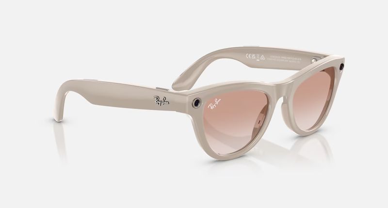 File:Ray-ban meta ai glasses skyler16.jpg