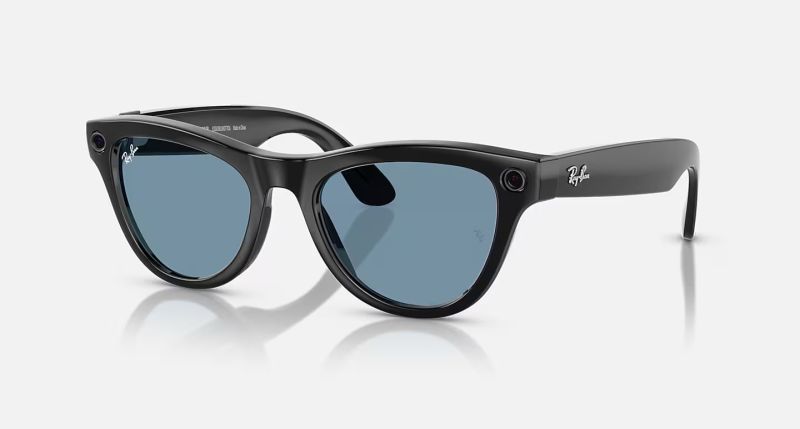 File:Ray-ban meta ai glasses skyler21.jpg