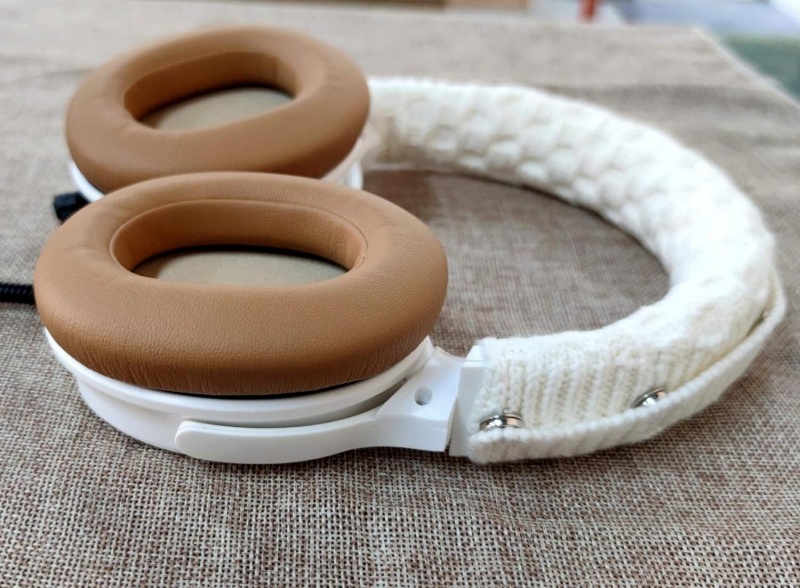 File:Globular Cluster VR Headphones for Meta Quest 2 & Rift S - Stereo Bass, Short Elastic Cable, Comfortable Pad & Cover image6.jpg