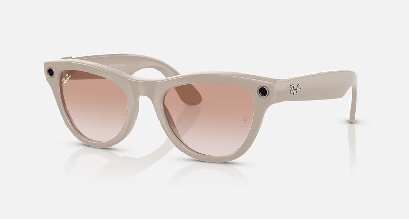 File:Ray-ban meta ai glasses skyler11.jpg